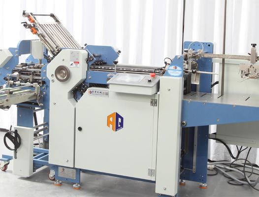 la croix de parallèle de largeur de 480mm plient la machine se pliante de papier avec 4 plats de boucle
