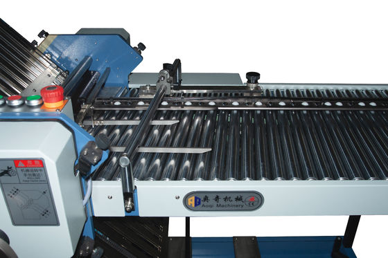 Petite feuille de format A3 à pliage croisé